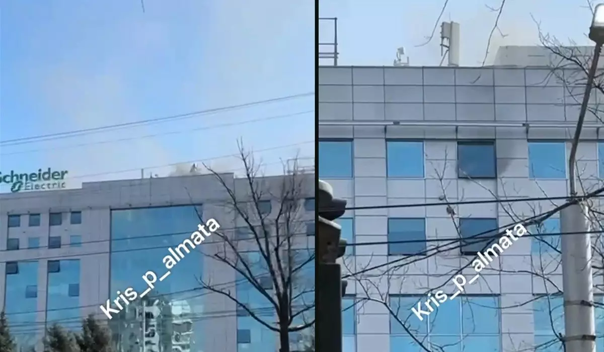 Пожар произошел в бизнес-центре в Алматы