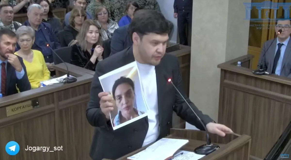 Брат Нукеновой показал фото избитой сестры
