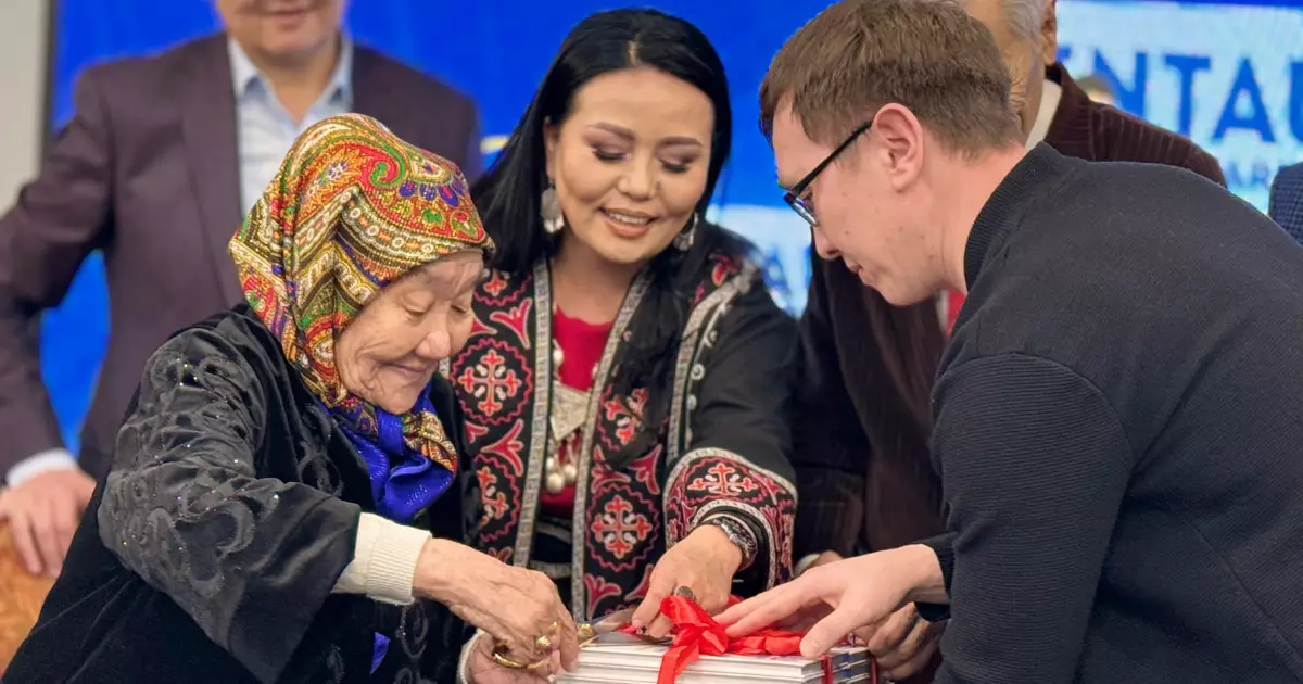   Астанадағы Ұлттық кітапханада Кентау Назарбектiң авторлық ән жинағының тұсаукесерi өтті   