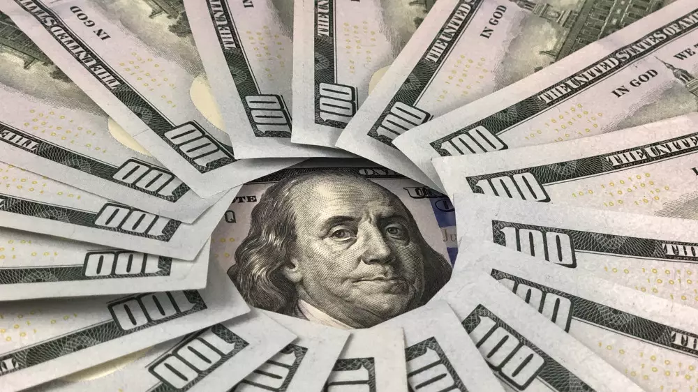 Курс доллара упал еще почти на 1,5 тенге