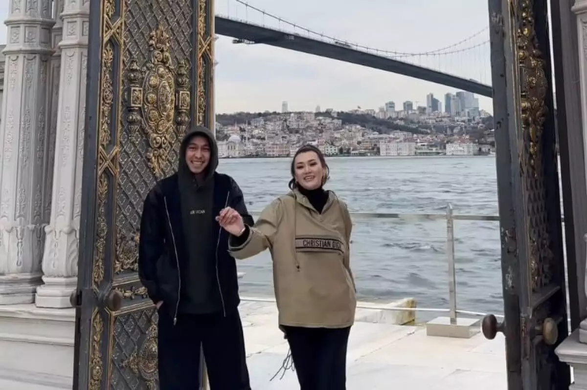 Ерке Есмахан поделилась целью своего визита с мужем в Стамбул
