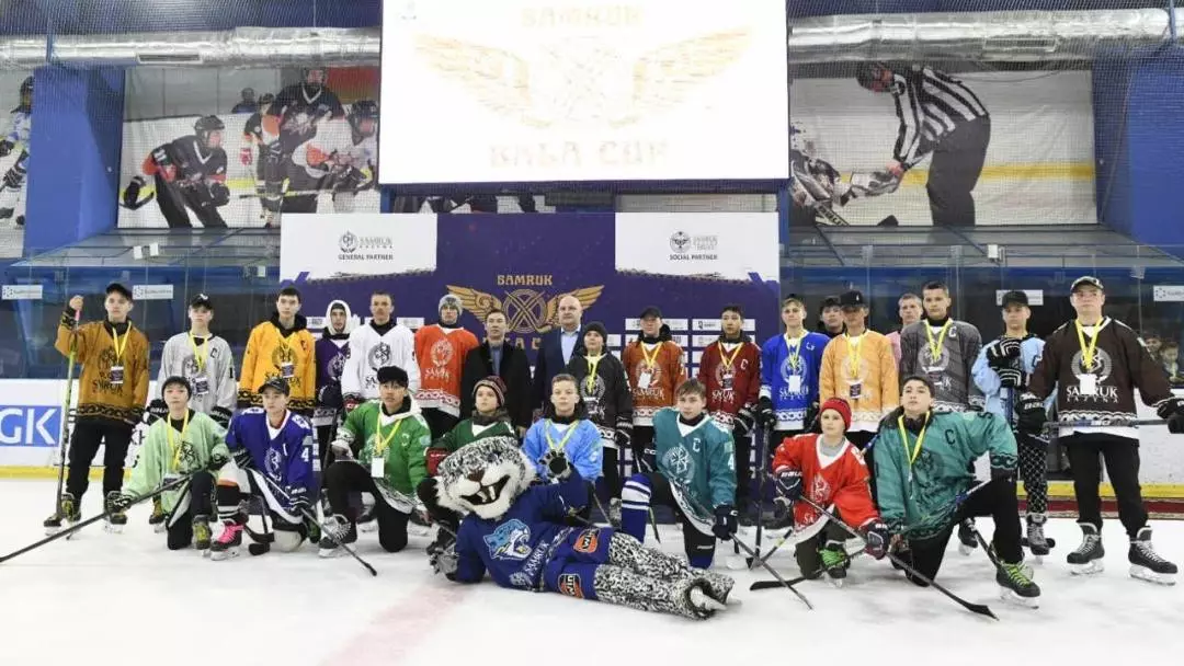 В Астане проходит турнир по хоккею с шайбой среди сельских детско-юношеских команд