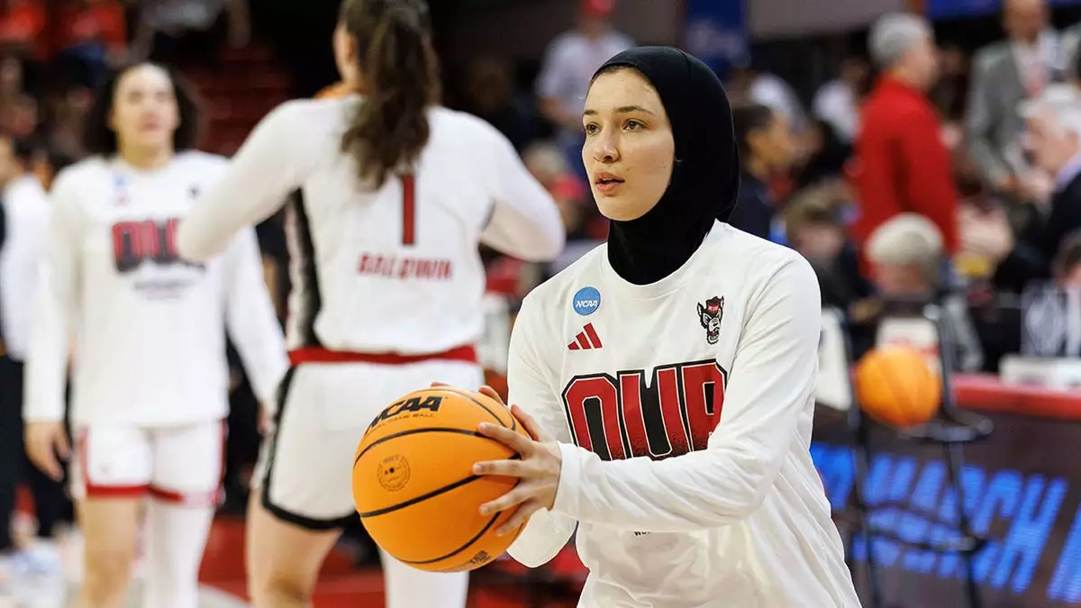 Игроки в хиджабах на женском турнире NCAA стремятся преодолеть барьеры