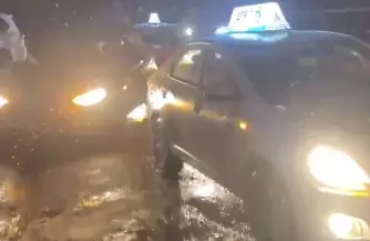 Таксисты бесплатно помогли эвакуировать жителей с мест подтоплений в Актобе