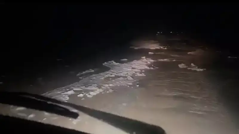 Автодороги затопило в двух областях Казахстана