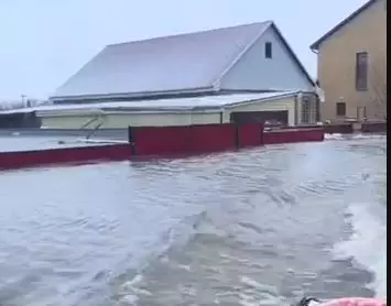 Более 2 тысяч человек эвакуировали из-за паводков по Казахстану