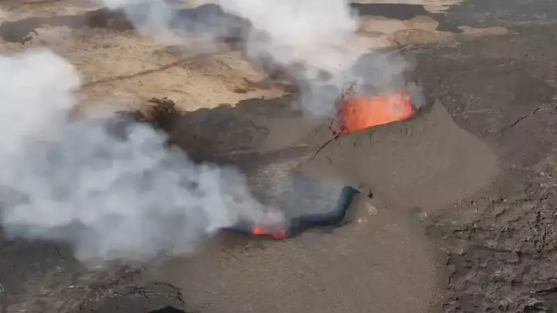 Извержение вулкана уже неделю наблюдают жители Исландии
