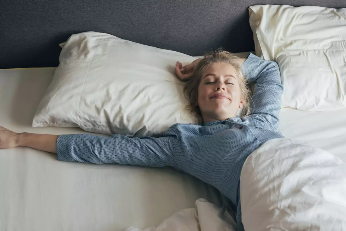 Остеопат объяснила, чем опасен сон на высоких подушках
