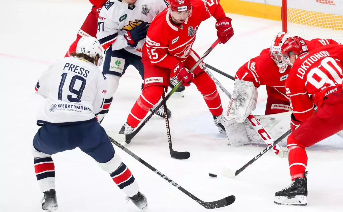 «Металлург» победил «Спартак» и последним вышел в полуфинал плей-офф КХЛ