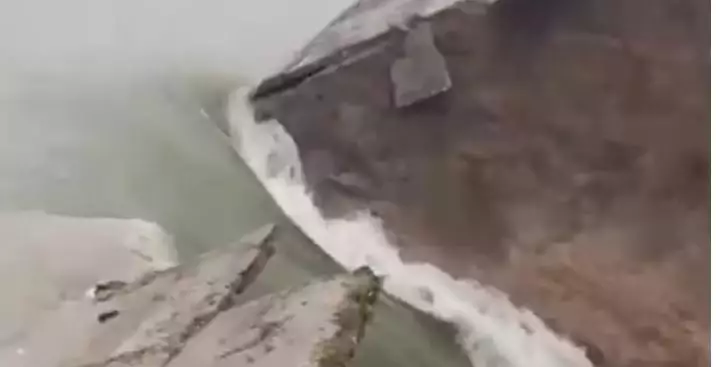 Плотину прорвало в Алматинской области