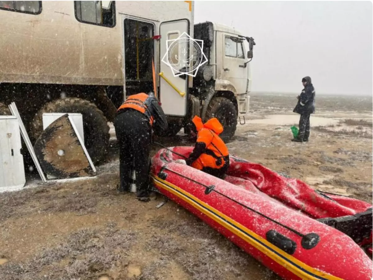 Более 10 тысяч человек эвакуировали и спасли во время паводков в Казахстане