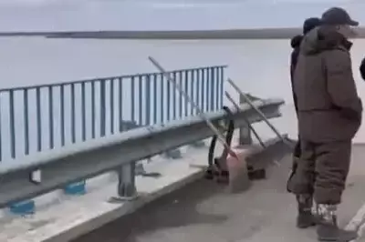 Прорыв плотины: в Актюбинской области спасают от смыва мост через реку Иргиз