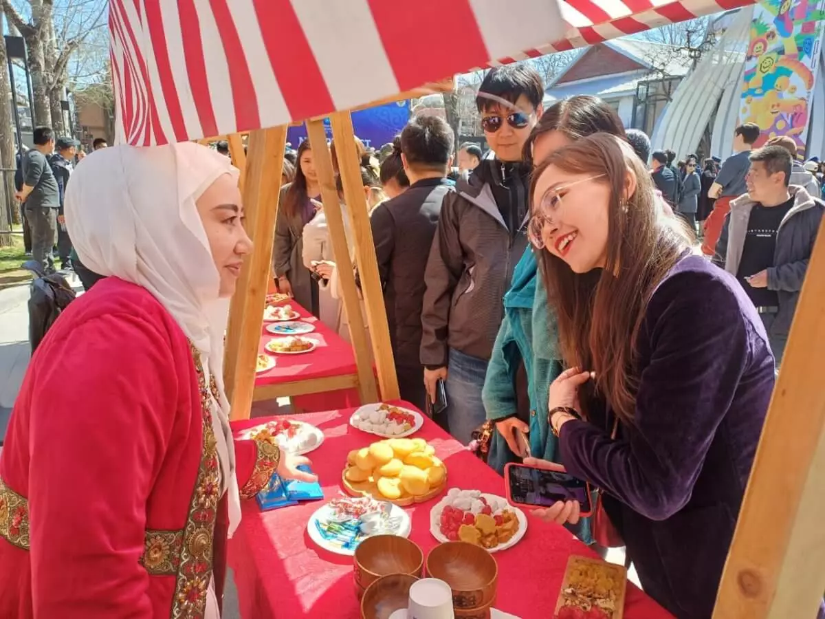 Делегация из Шымкента угостила жителей Пекина казахскими национальными блюдами