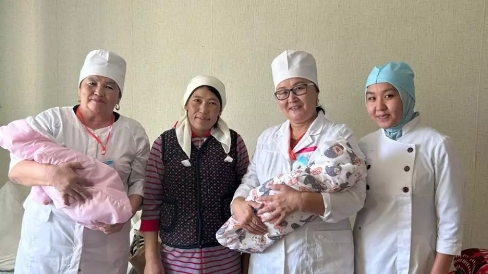 Двойня родилась в отрезанном из-за паводков поселке в Актюбинской области