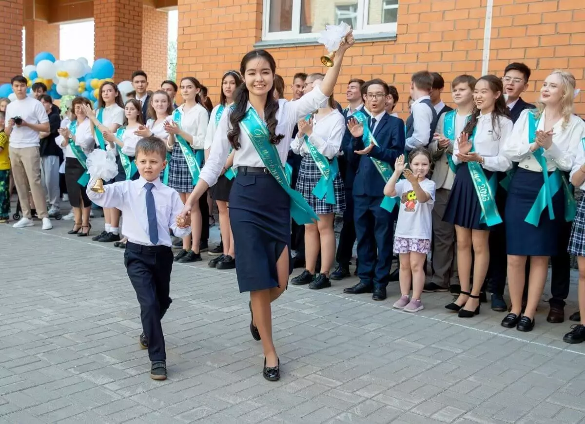 Названа дата окончания учебного года в школах Казахстана