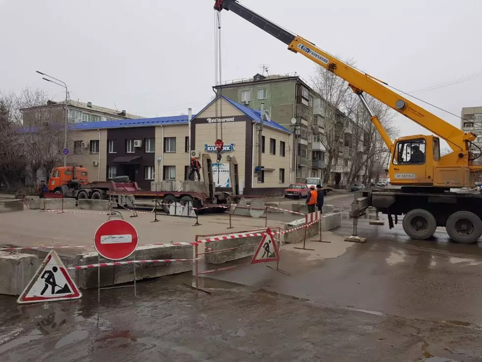 В центре Петропавловска очередное повреждение канализационного коллектора