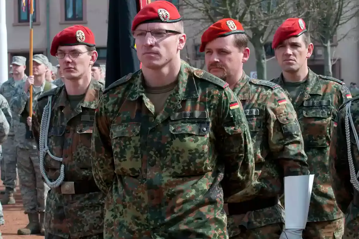 Обязательную службу в армии собираются вернуть в Германии