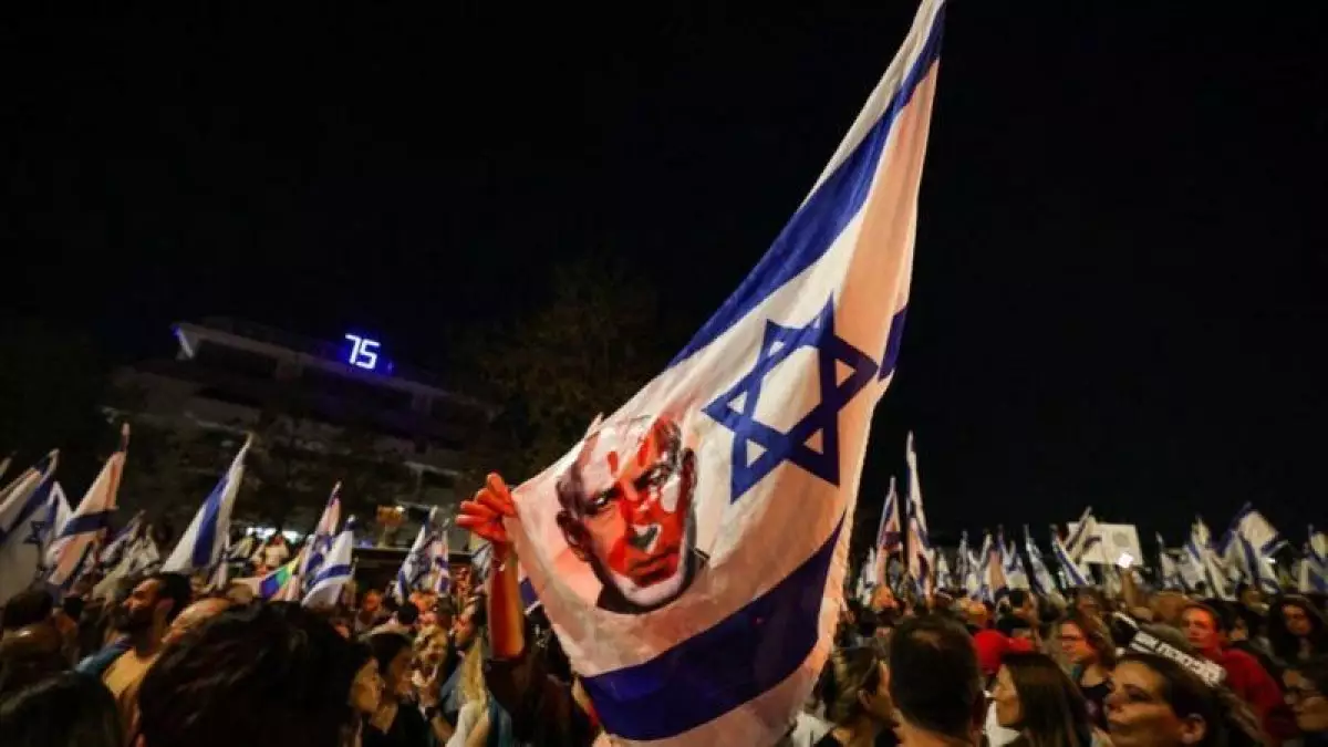Мыңдаған израильдік көшеге шығып, Беньямин Нетаньяхуға қарсы наразылық білдірді