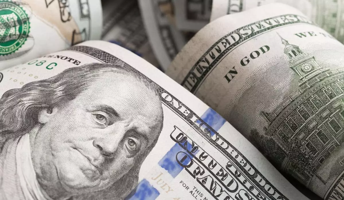 Курс доллара снижается четвертый день подряд в Казахстане