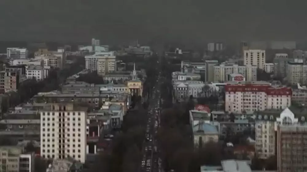 "Словно кадры из фильма-катастрофы": бурю в Бишкеке засняли на видео