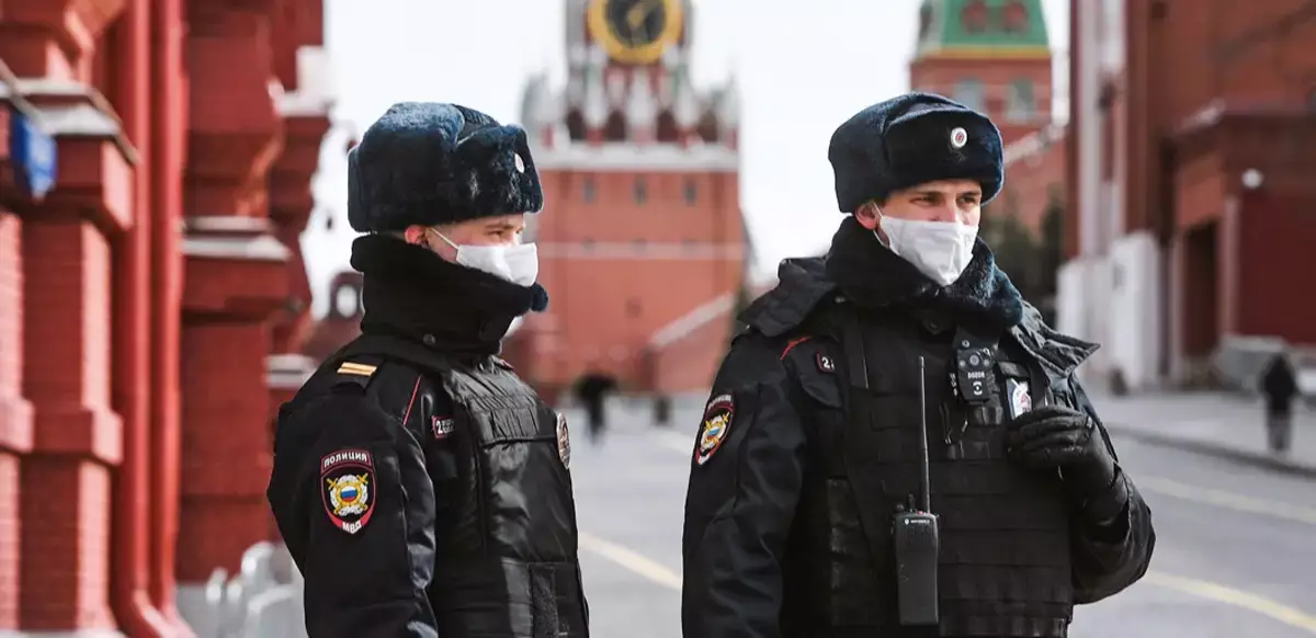 Проверки мигрантов в РФ: МИД РК рекомендует казахстанцам иметь при себе документы