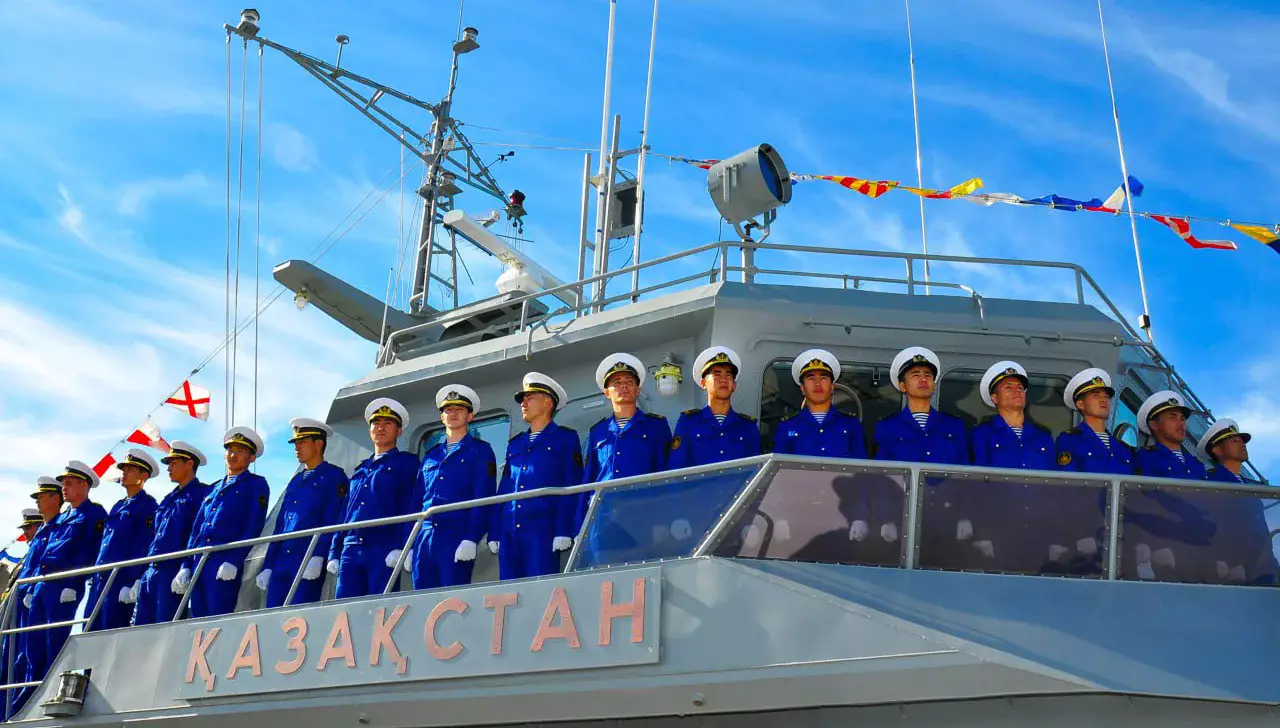 Профессиональный праздник отмечают военные моряки Казахстана