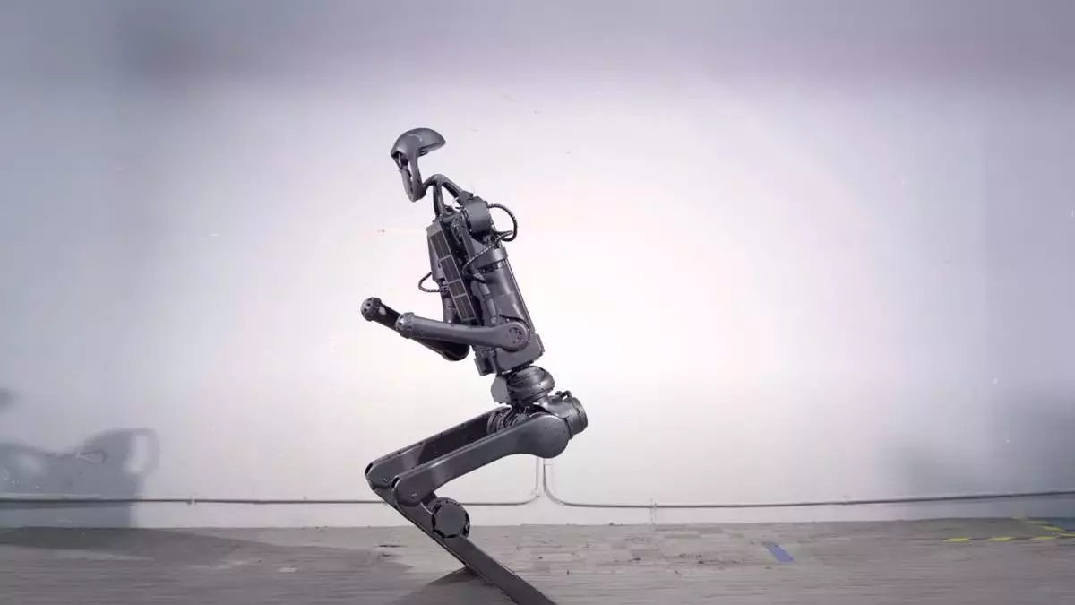 Этот робот-изобретение может делать сальто лучше, чем гимнаст
