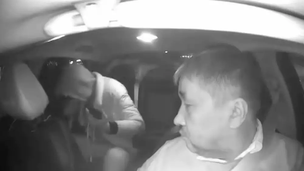 "Покатался и не вернулся": казахстанцы ищут парня, обманувшего таксиста
