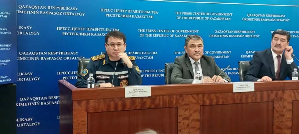 Вода в степи изумила казахстанских министров