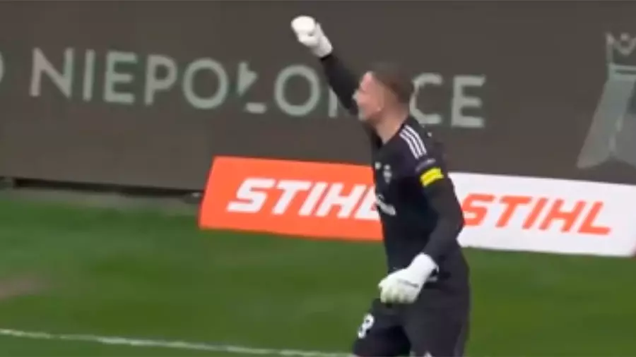 Голкипер польского «Радомяка» забил гол ударом от своих ворот