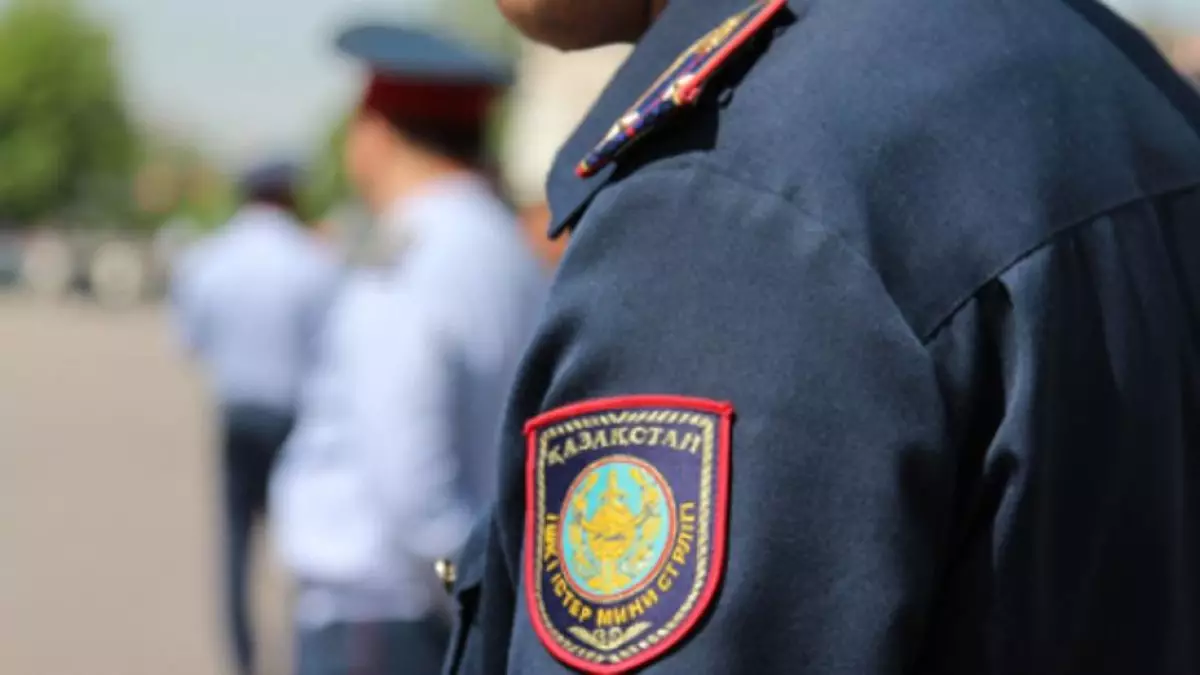 Абай облысында полиция қызметкері жасөспірім қызбен интимдік хат жазысқан