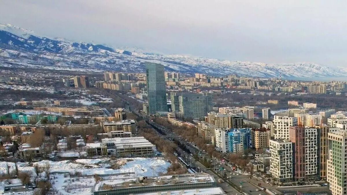 Синоптики рекомендуют жителям Алматы, Астаны и еще 7 городов не выходить на улицу