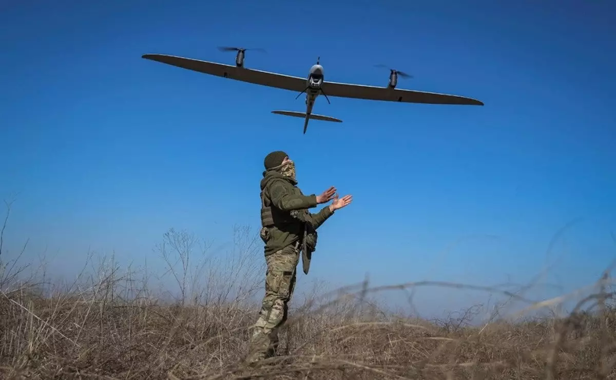 Как украинские беспилотники смогли атаковать цели далеко за линией фронта?