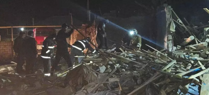 Обрушение дома после взрыва газа в Мангистауской области: есть погибший