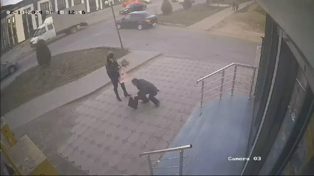 Вопиющий случай нападения на женщину произошел в Шымкенте: видео