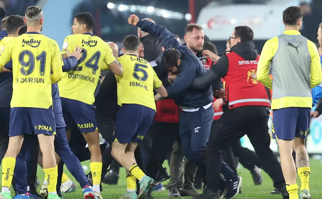 В Турции клуб оставили без зрителей за атаку фанатов на игроков соперника
