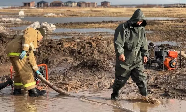 Почему власти Казахстана не могут справиться с паводками?