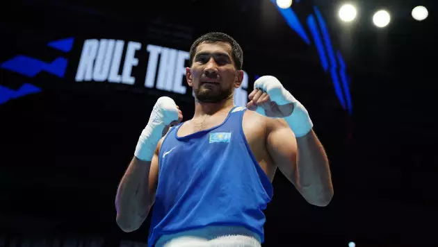 Казахский боксер обошел чемпионов из Узбекистана и стал "королем" дивизиона