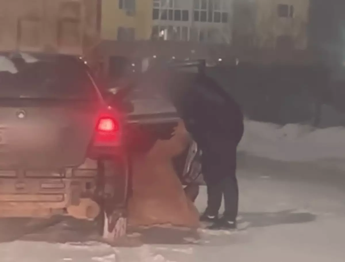Астанчанин выбросил жену из машины: мужчину арестовали