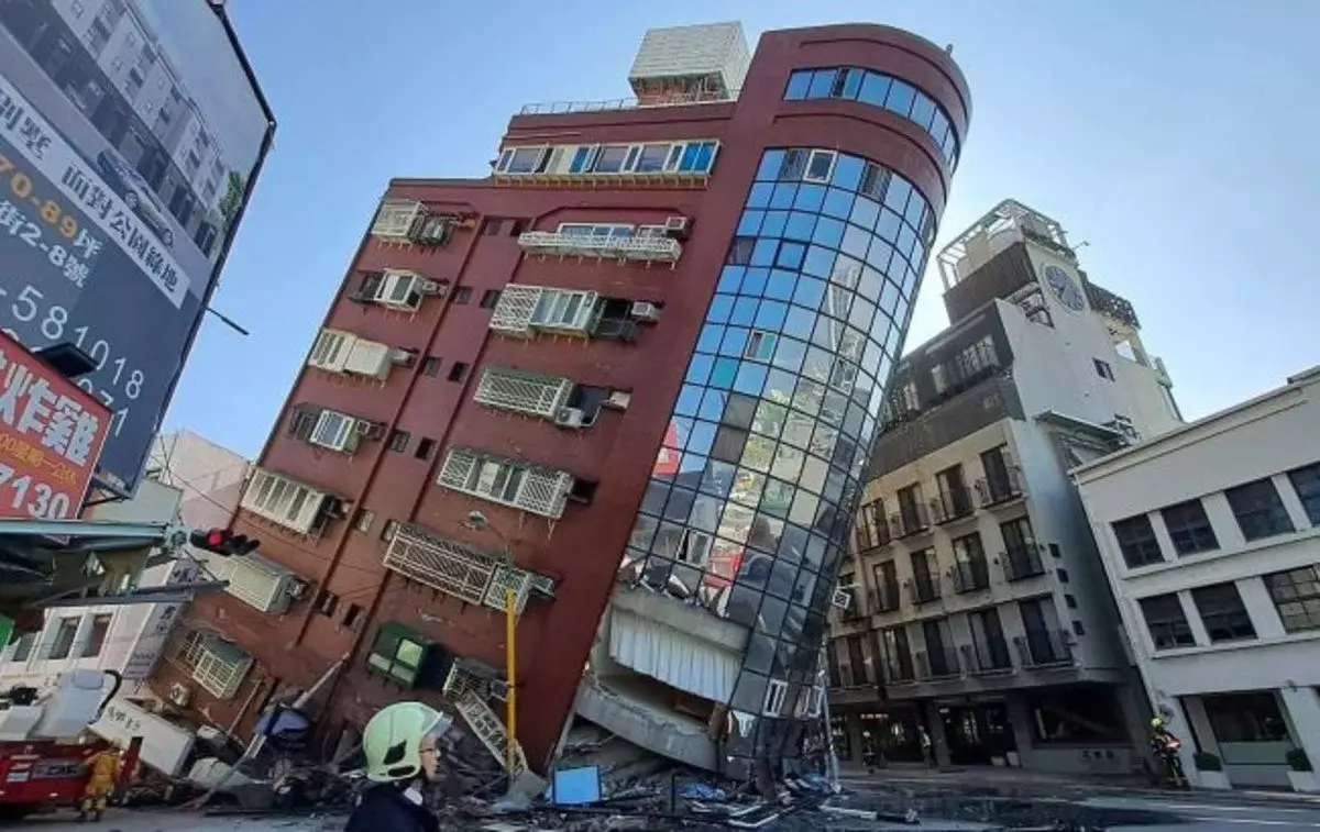 В результате землетрясения на Тайване погибли девять человек