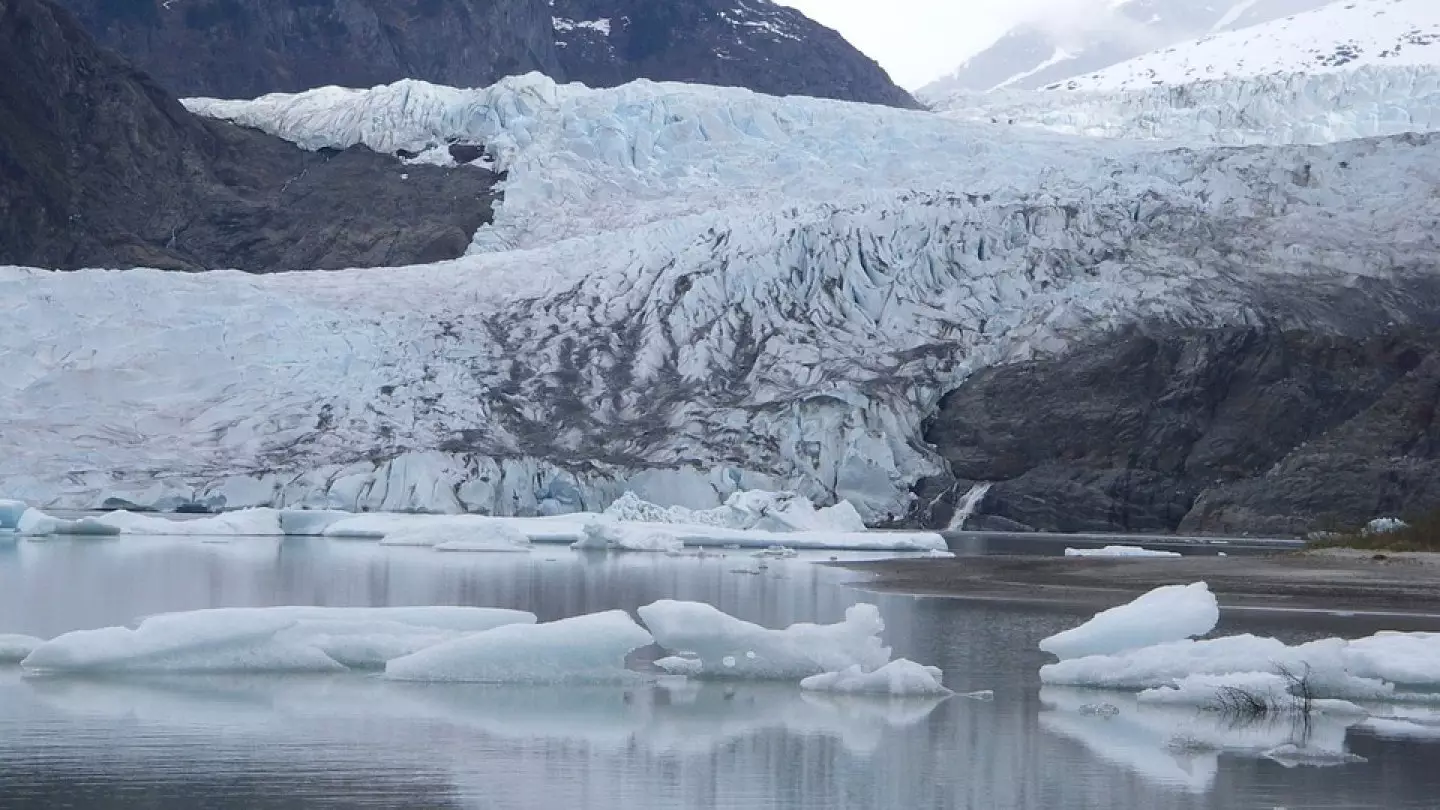 Чтобы не было наводнений и засух: как государства ЦА решили наблюдать за ледниками вместе