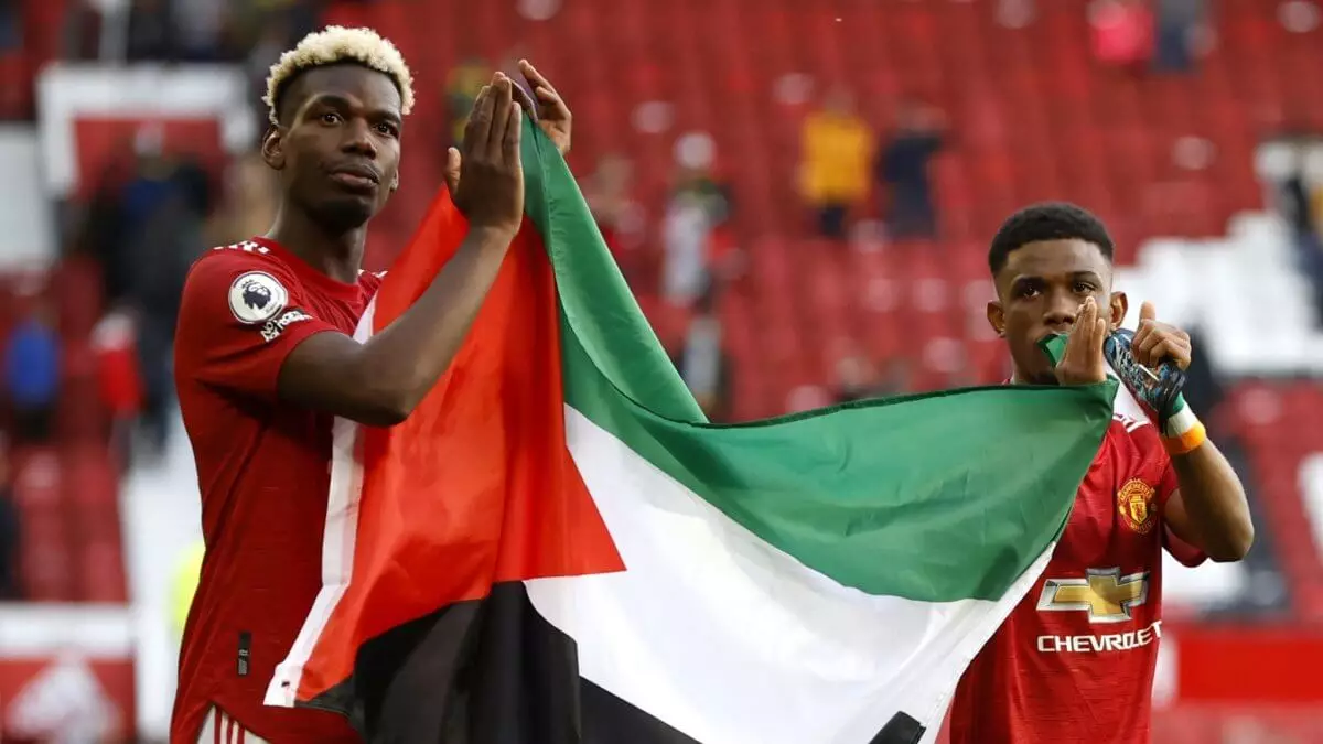 Известный агент отказался общаться с Погба из-за фото с флагом Палестины