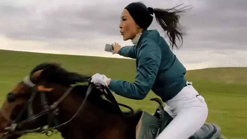 "Приезжают на самом вкусном коне": верховая езда – новый молодежный тренд
