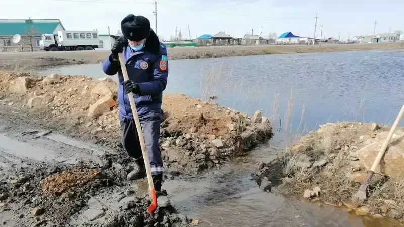 Паводки в Казахстане: ограничено движение по одной из трасс СКО