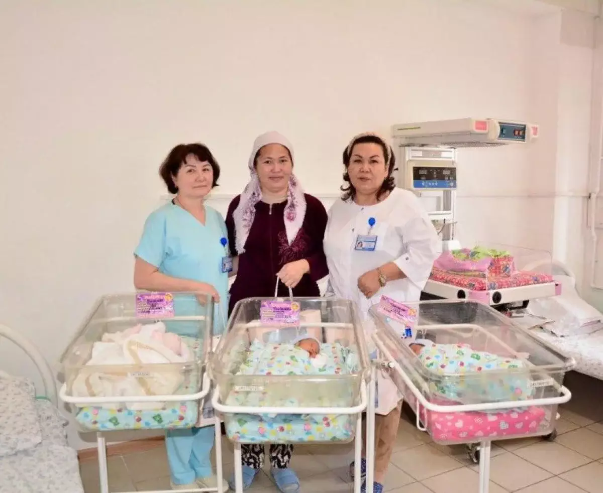 Туркестанка родила тройню и стала матерью восьмерых детей