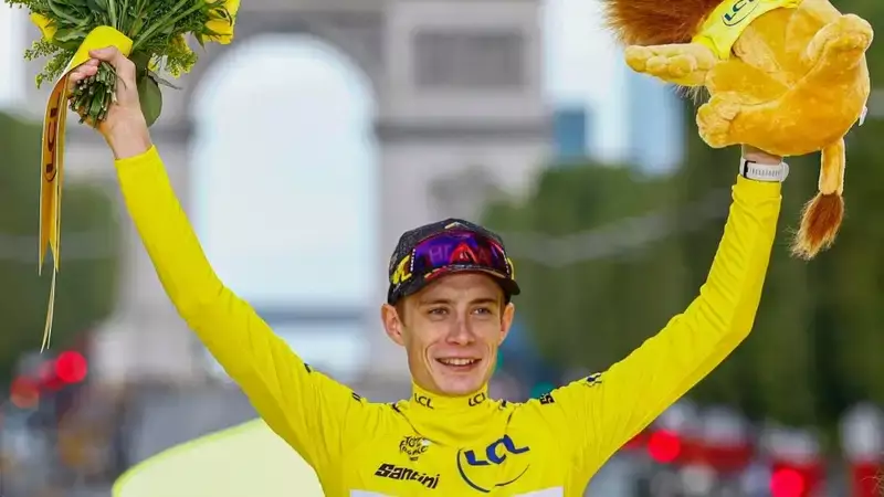 Двукратный чемпион "Тур де Франс" серьезно пострадал на испанской гонке