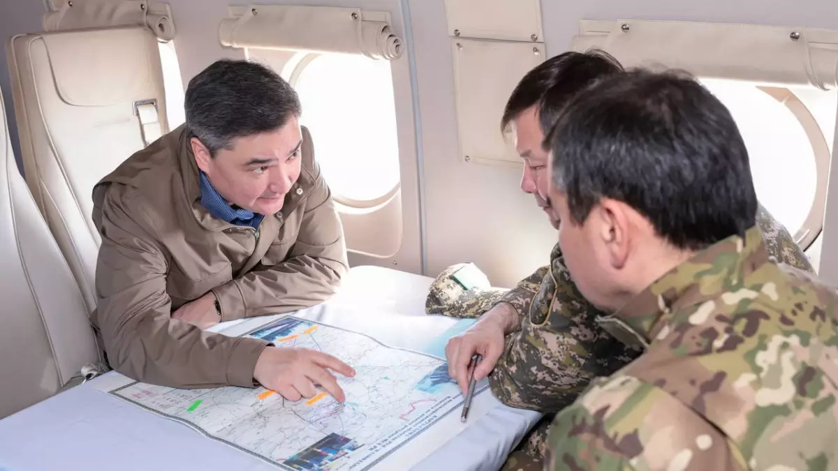 Премьер-министр поручил ускорить эвакуацию жителей села в Актюбинской области