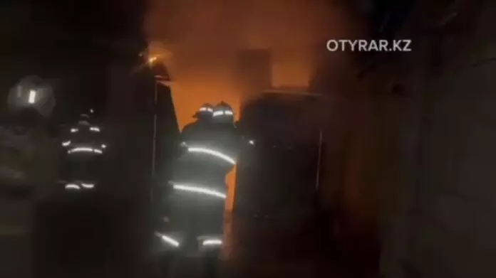 Автомобиль загорелся в Шымкенте