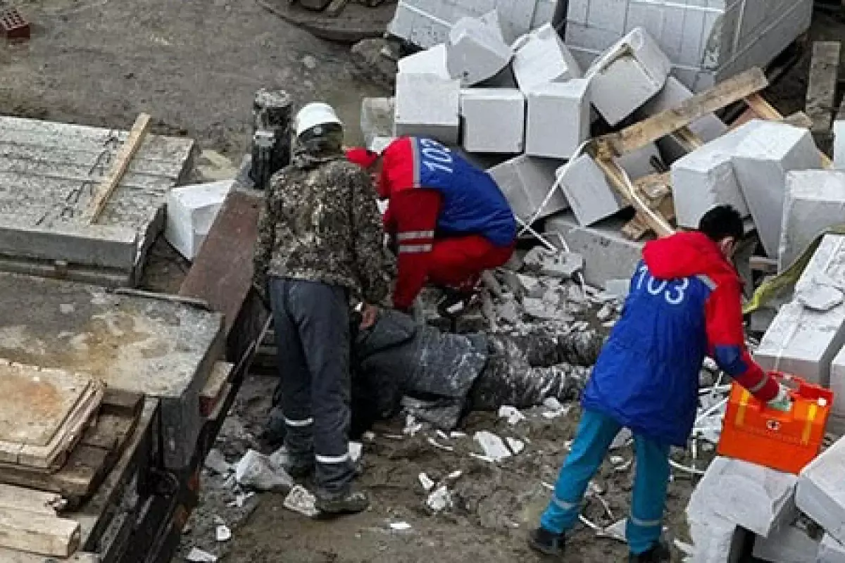Паллета с блоками придавила мужчину на стройплощадке в Костанае