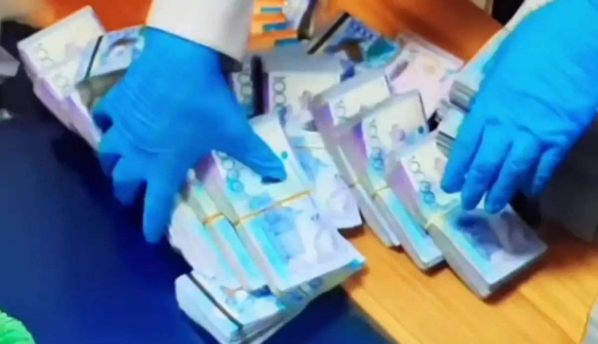 Из бюджета в свой карман: в Таразе чиновник неоднократно присваивал огромные суммы